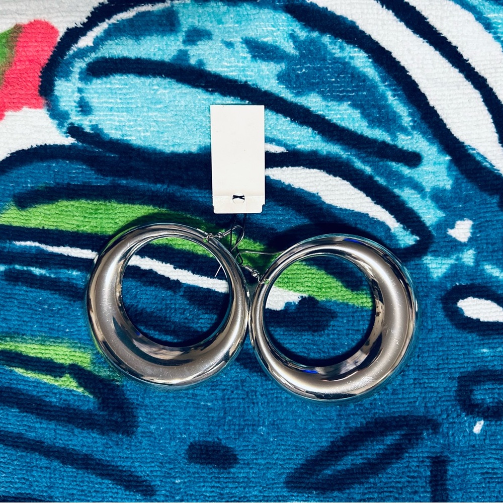 NWT Sailing Style Chic Silver Hoop Earrings
